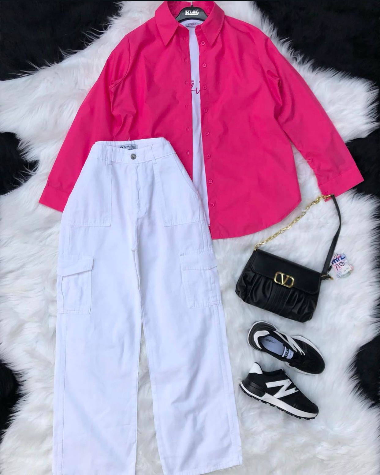 BUTTON DOWN SHIRT WITH CARGO JEANS