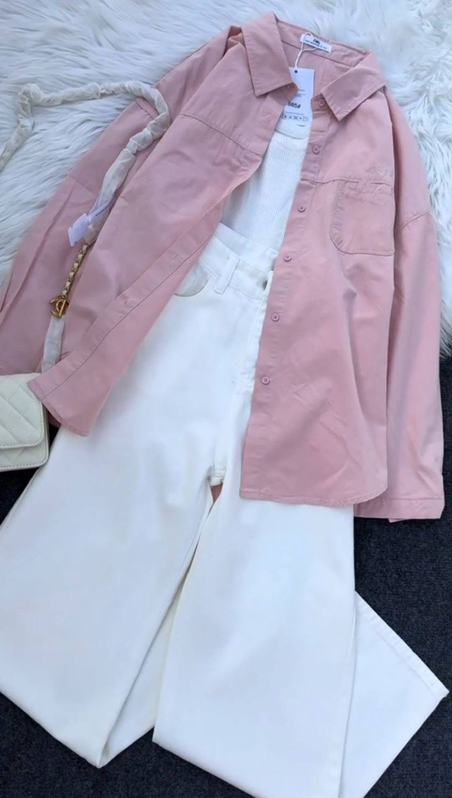 BUTTON DOWN SHIRT WITH WIDE LEG JEANS