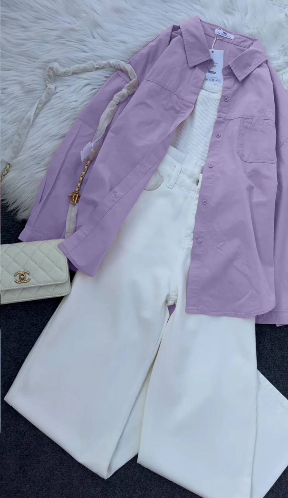 BUTTON DOWN SHIRT WITH WIDE LEG JEANS