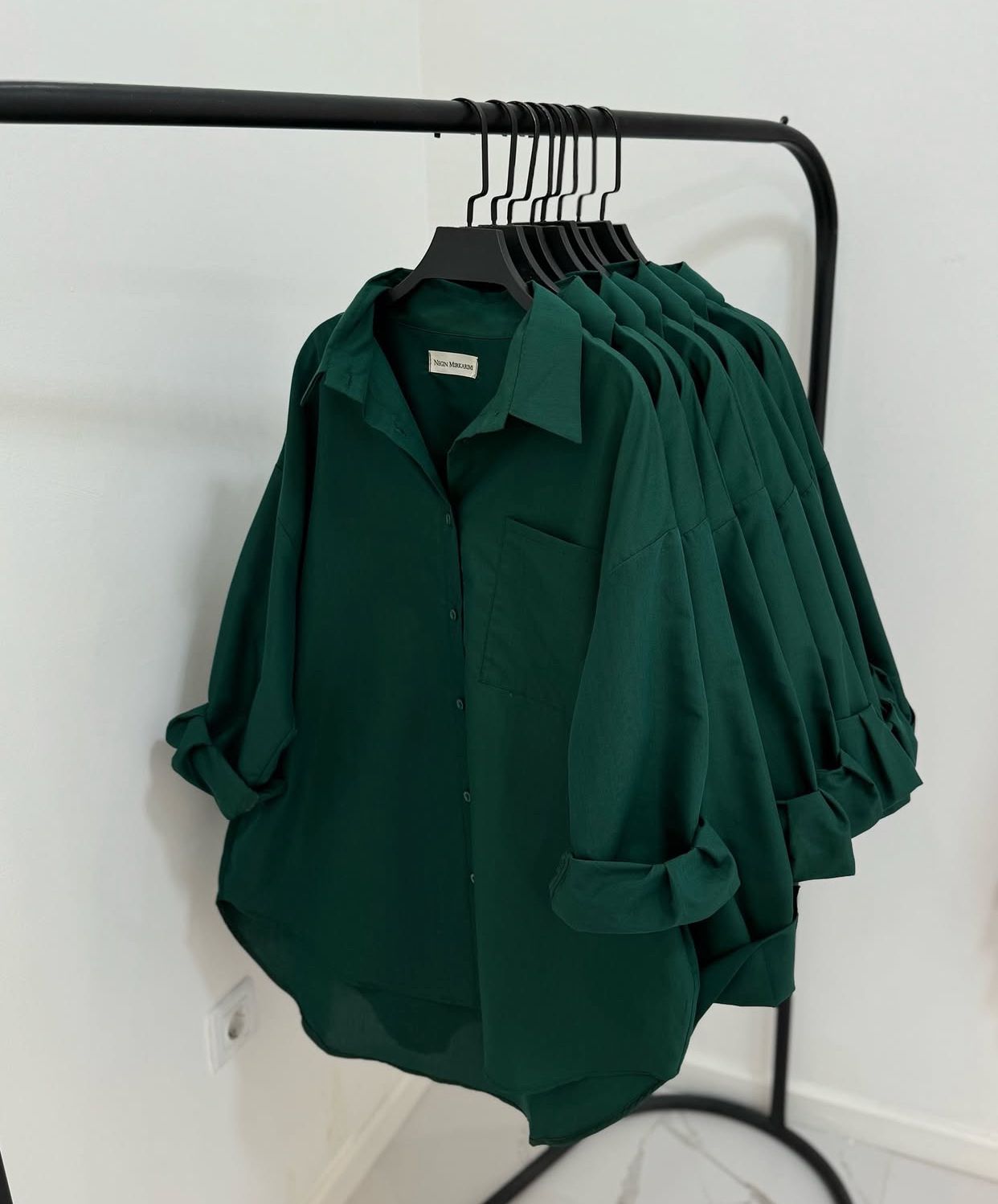BOTTLE GREEN BUTTON DOWN SHIRT