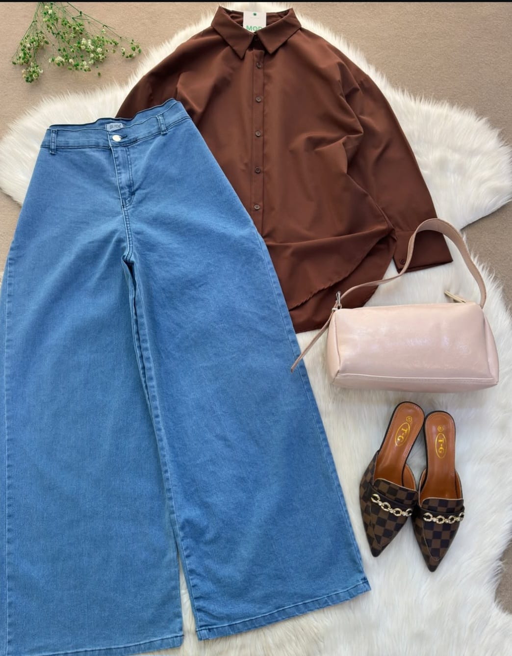 BUTTON DOWN SHIRT WITH WIDE LEG JEANS