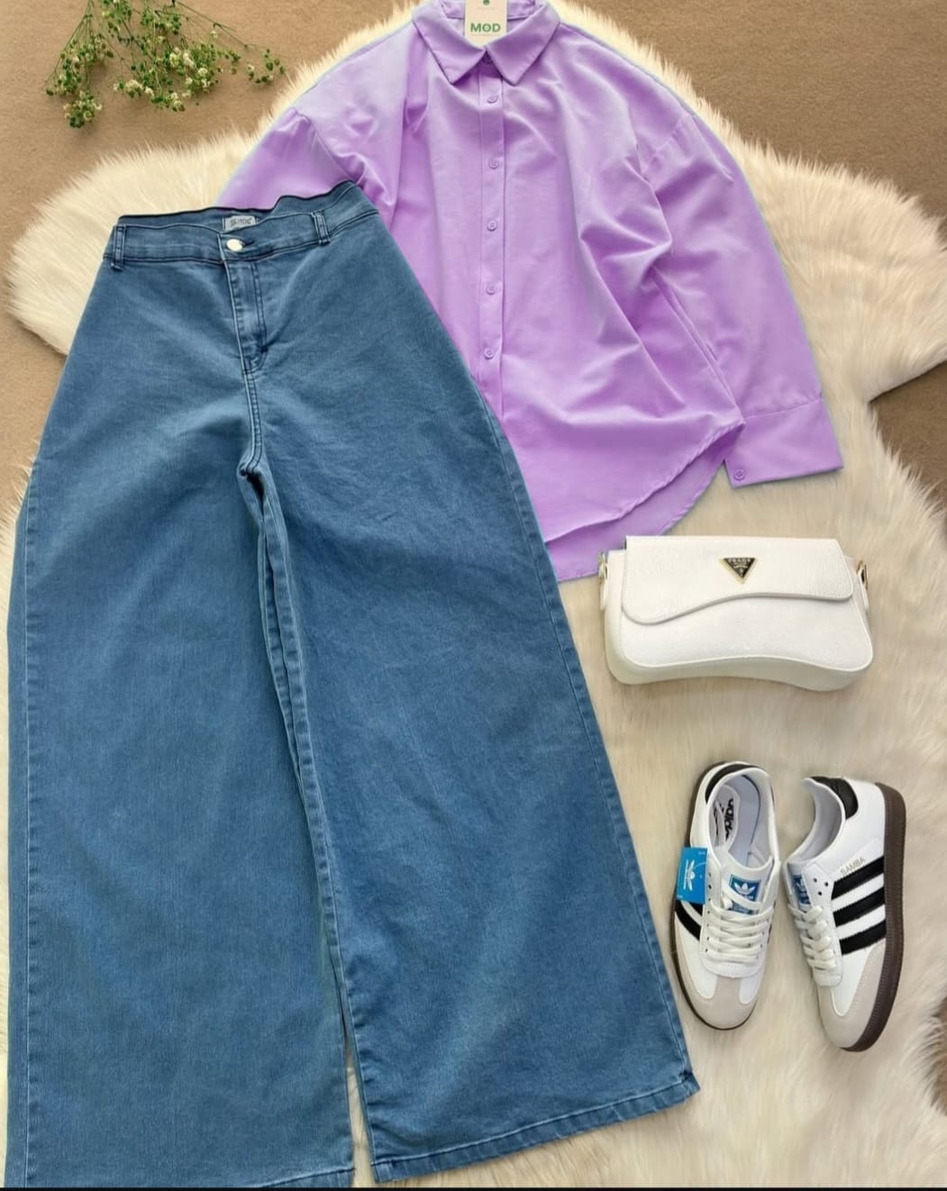 BUTTON DOWN SHIRT WITH WIDE LEG JEANS