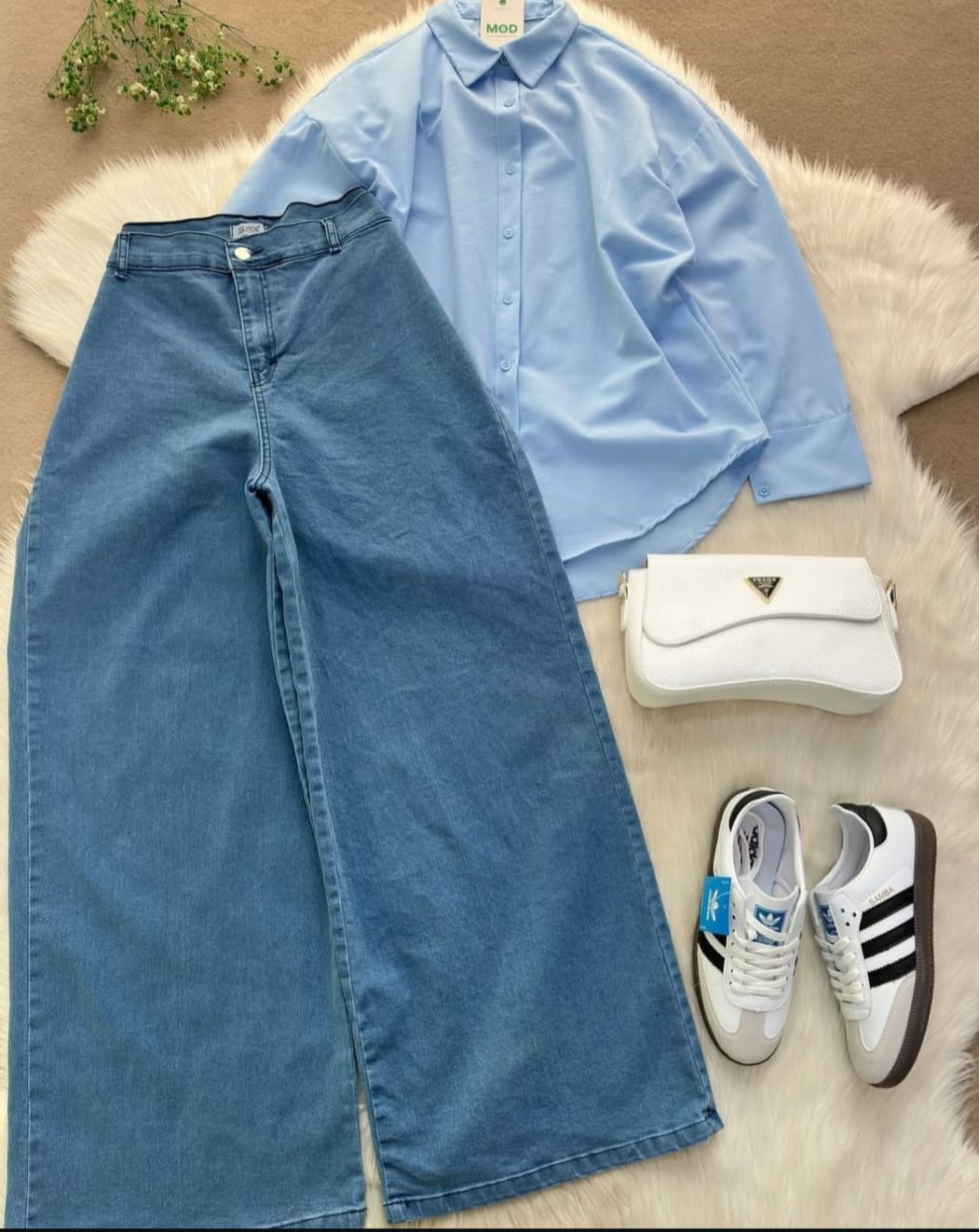 BUTTON DOWN SHIRT WITH WIDE LEG JEANS