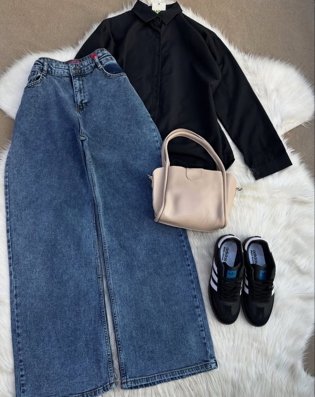 BUTTON DOWN SHIRT WITH WIDE LEG JEANS