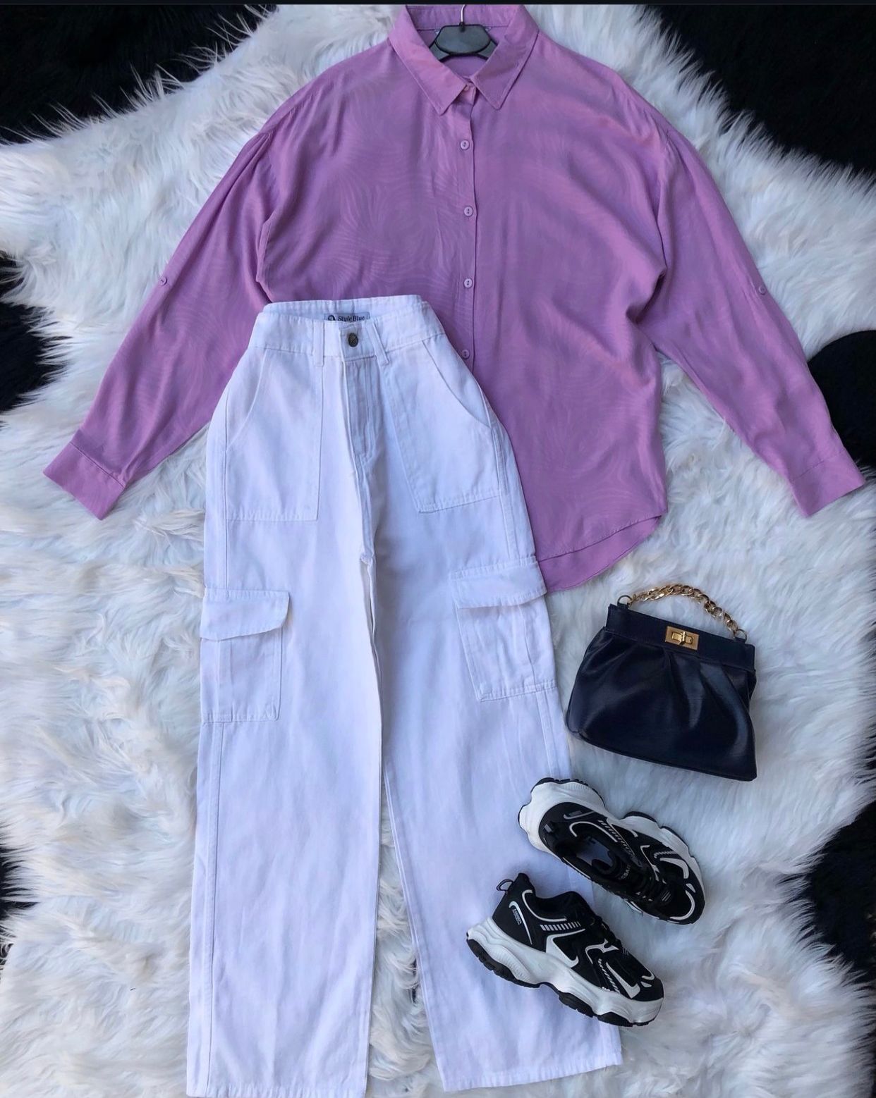 BUTTON DOWN SHIRT WITH CARGO JEANS